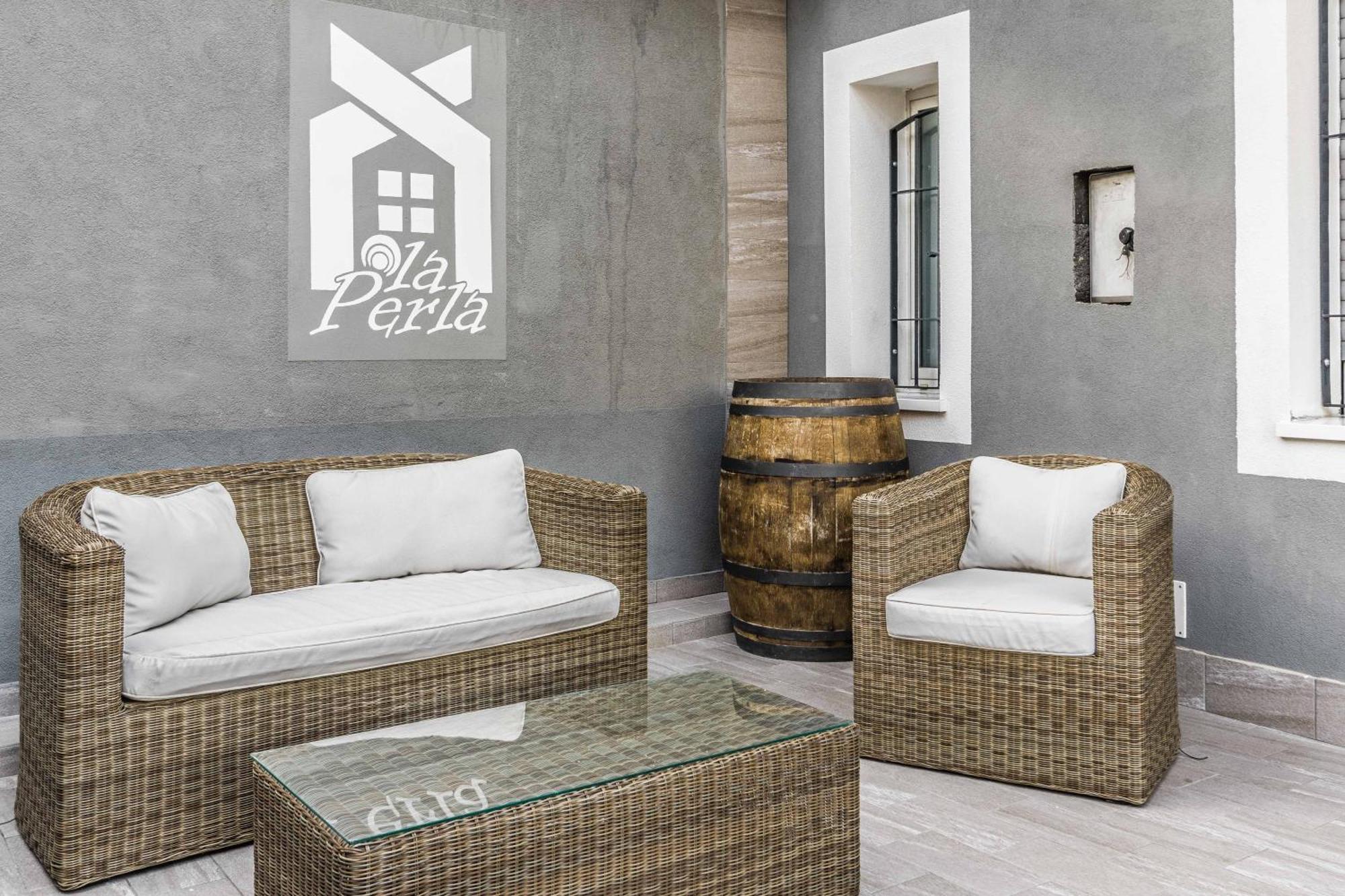 La Perla Rooms 萨龙诺 外观 照片