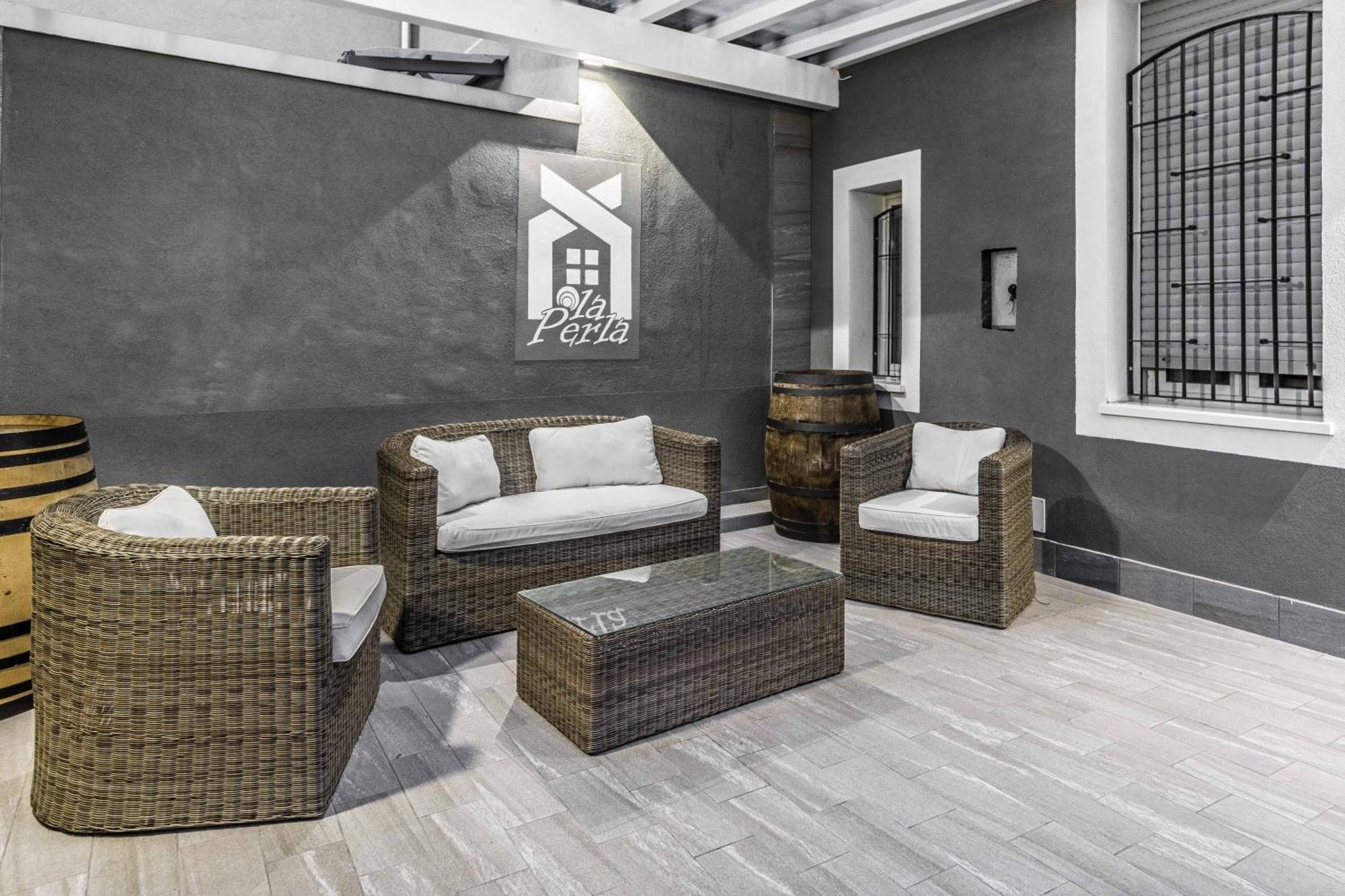 La Perla Rooms 萨龙诺 外观 照片