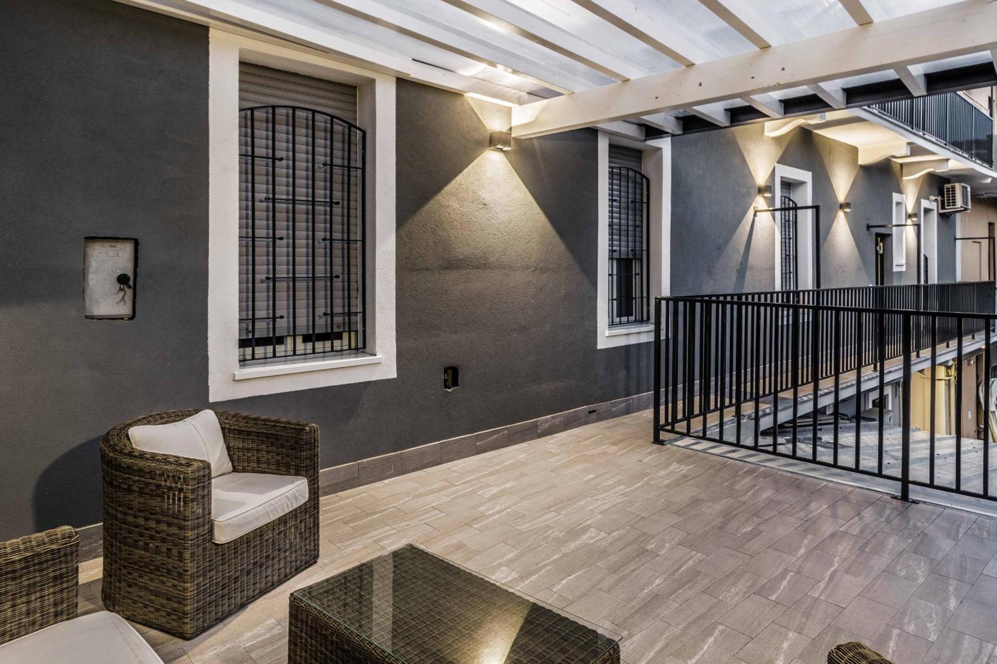 La Perla Rooms 萨龙诺 外观 照片